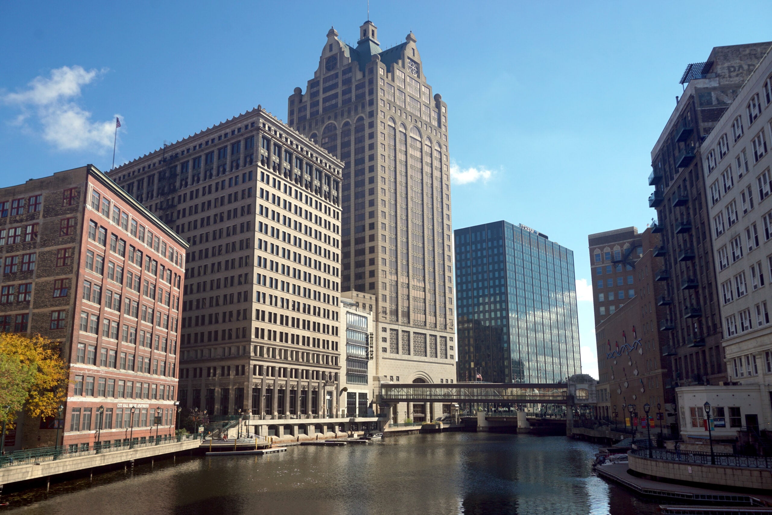 30 Recommended Expedia Hotels in Milwaukee: Downtown, Third Ward, Arena & Airport Stays 30 Recommended Expedia Hotels in Milwaukee: Downtown, Third Ward, Arena & Airport Stays